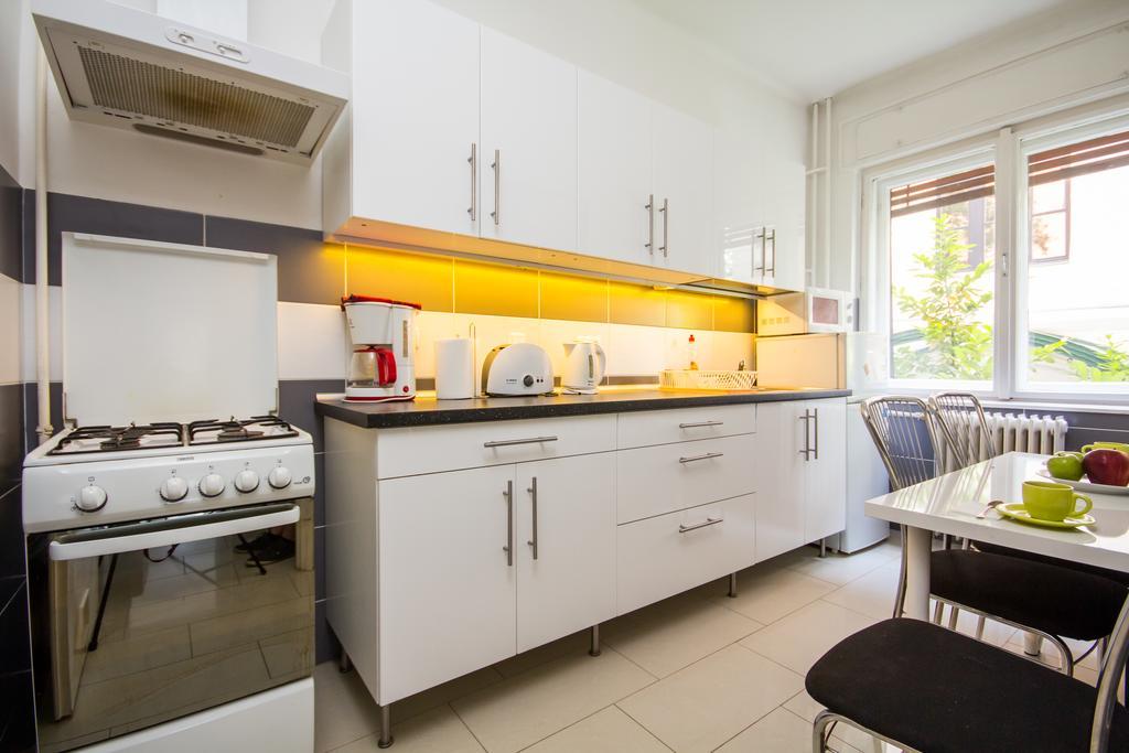 Andrassy With Inside Parking Apartman Budapest