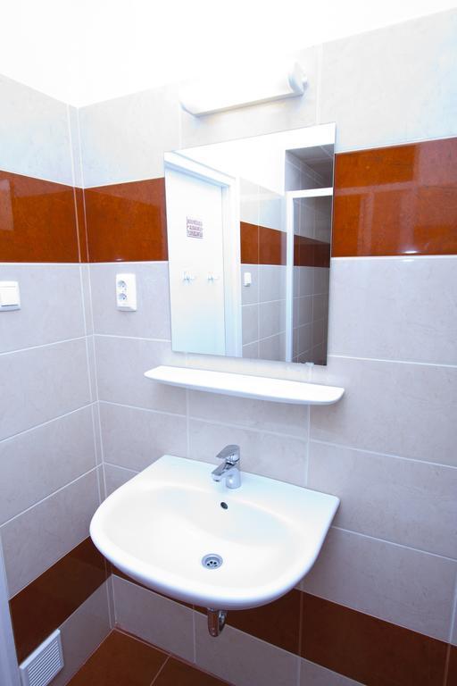 Andrassy With Inside Parking Apartman