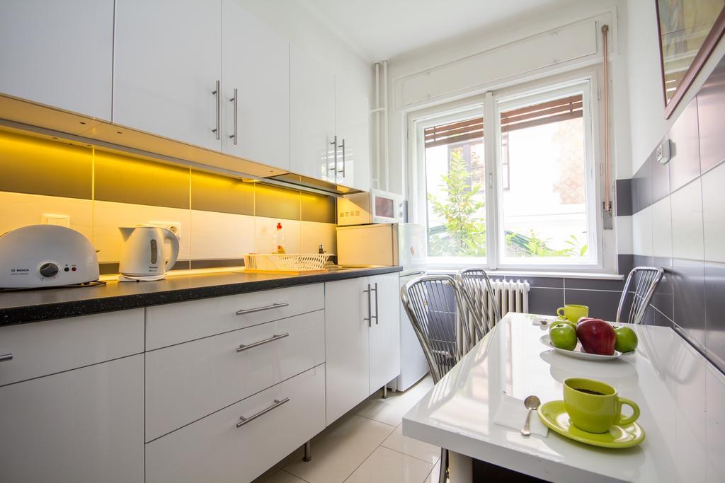 Andrassy With Inside Parking Apartman *