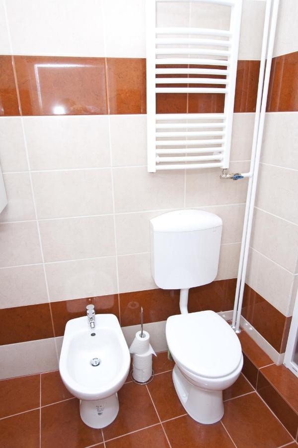 Andrassy With Inside Parking Apartman